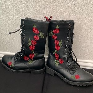 Travis-27 Women Combat Embroidered Roses Lace Up Mid Calf Boots Black